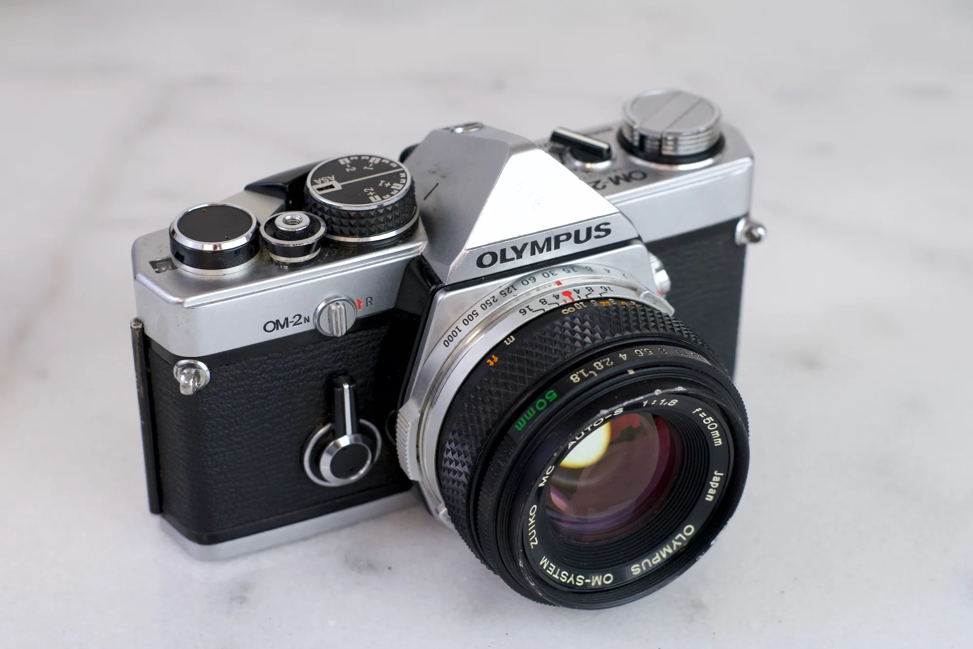 OLYMPUS OM-2N ZUIKO MC AUTO-W 28mm F2.8付き OLYMPUS OM-2N ZUIKO MC AUTO-W 28mm F2.8付き
